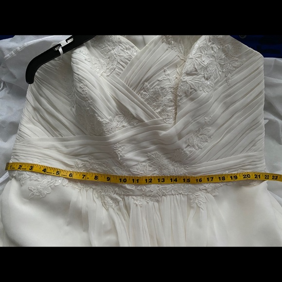 Wedding dress - Picture 4 of 6